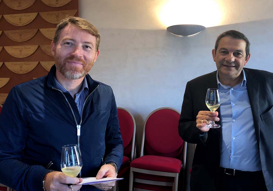 Cyrille Jacquelin et Alain Serveau de la maison Albert Bichot, dégustant les 50 vins des Hospices de Beaune 2018 avant les enchères